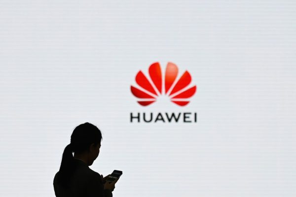 Huawei, lobbisti accusati di aver corrotto dei deputati europei per favorire il 5G cinese