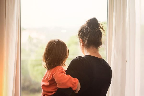 Lavoro e maternità, in Italia le donne sono ancora costrette a scegliere