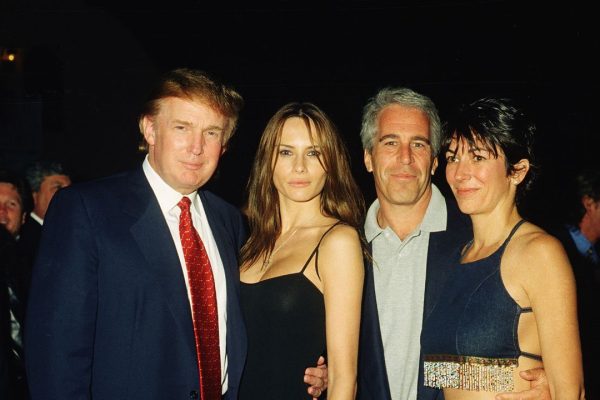 Jeffrey Epstein e la lista dei contatti finiti sul Lolita Express, ci sono i nomi della “fase uno”