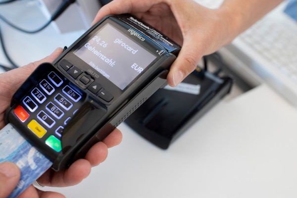 Pagamenti digitali, in Italia i Pos sono aumentati del 30% in tre anni