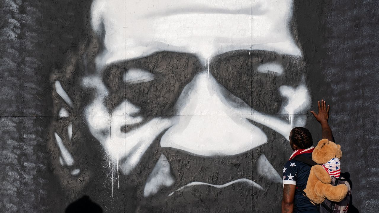 La scritta “Black Lives Matter” di Washington in memoria di George Floyd sta per essere rimossa