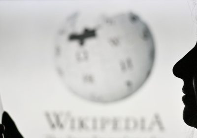 Wikipedia, un gruppo di fotografi sta migliorando le foto delle celebrities