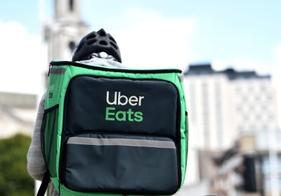 Uber Eats, un uomo riceve la consegna a 15.000 km di distanza