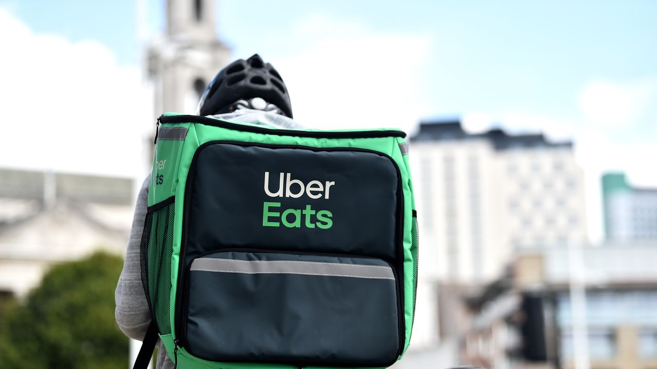 Uber Eats, un uomo riceve la consegna a 15.000 km di distanza