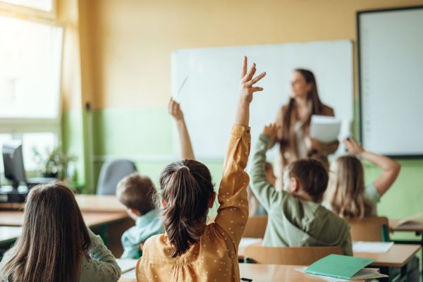 Schwa e asterischi nelle comunicazioni ufficiali, il ministero dell’Istruzione invita allo stop con una circolare