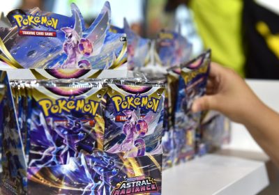 Carte Pokémon, per combattere gli scalper si vendono senza film protettivo