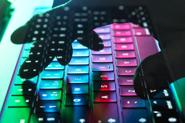 Pedopornografia online, l’intelligenza artificiale rischia di farla esplodere