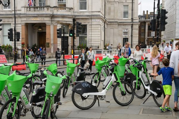 Londra mette al bando le eBike sui trasporti pubblici