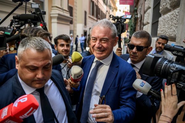 Starlink, entro l’estate sapremo se c’è un’alternativa italiana ai satelliti di Musk. Parola di Urso