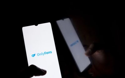 Maestra su Onlyfans a Treviso, il ministero rivedrà le norme sui social per i dipendenti