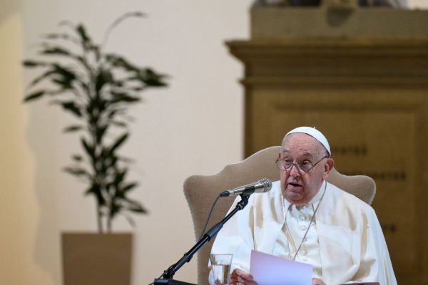 Papa Francesco ha una visione sull’intelligenza artificiale controcorrente rispetto alle big tech