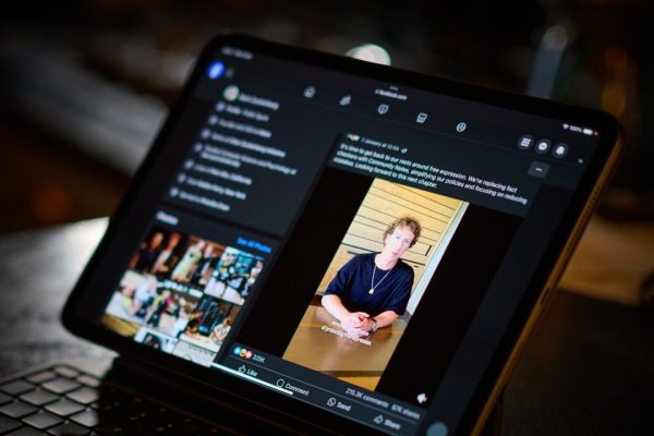 Meta testa le Community Notes, il fact checking fatto dagli utenti