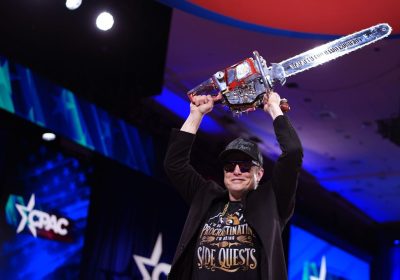 Elon Musk paga la discesa in politica. Persi 100 miliardi in due mesi