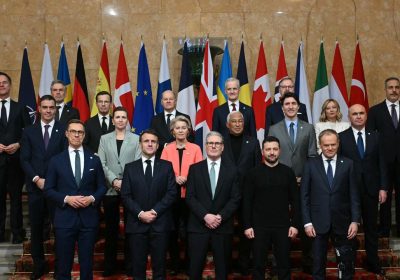 Una “coalizione di volenterosi” per l’Ucraina. Starmer e Macron guidano l’iniziativa europea per fare a meno di Washington