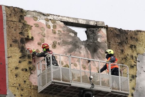 L’Ucraina colpisce Mosca con il più grande attacco con droni dall’inizio della guerra mentre la Russia l’accerchia a Kursk, a che punto è il conflitto