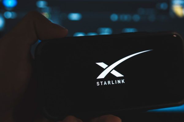 Starlink, l’internet satellitare di Musk, rischia di diventare la kryptonite del governo Meloni