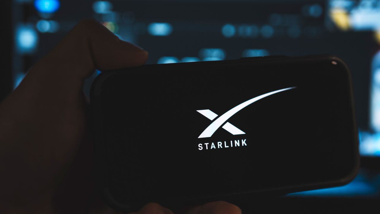 Starlink, l’internet satellitare di Musk, rischia di diventare la kryptonite del governo Meloni