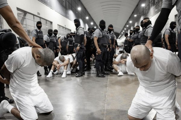 Alien enemies act, cos’è la legge del 1798 invocata da Trump per rimpatriare presunti membri di gang venezuelane