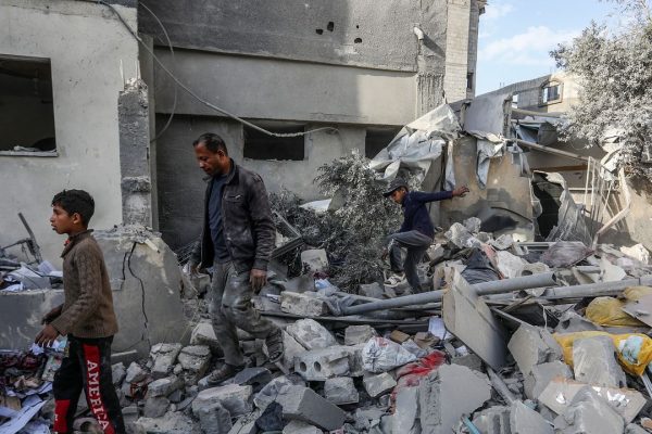 Gaza, centinaia di morti nei raid notturni israeliani. Quale futuro per la tregua?