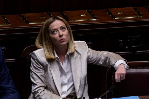Attaccare il Manifesto di Ventotene mentre si dà carta bianca ai servizi, l’idea di libertà del governo Meloni