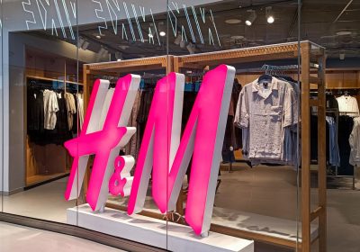 H&M, nelle pubblicità arrivano i gemelli digitali AI dei modelli