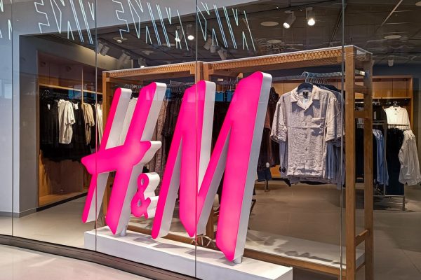 H&M, nelle pubblicità arrivano i gemelli digitali AI dei modelli