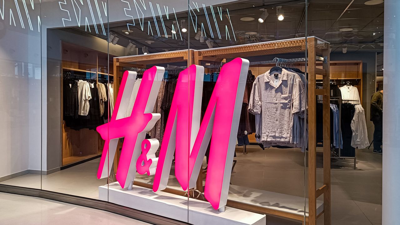H&M, nelle pubblicità arrivano i gemelli digitali AI dei modelli