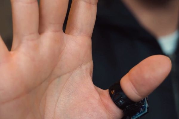 Ricercatori creano anello IA per tradurre lingua dei segni – Future Tech