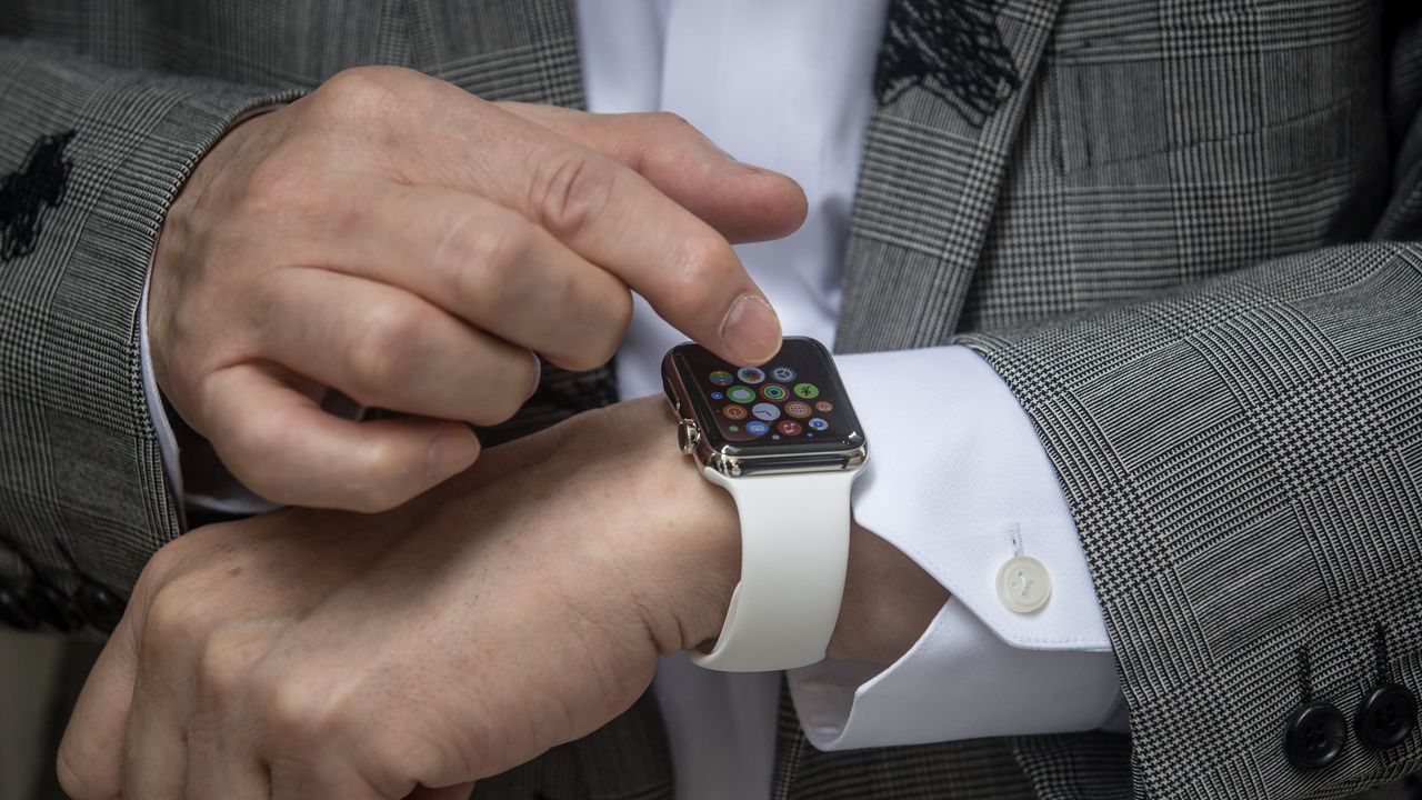 Apple Watch, in arrivo AI e fotocamera