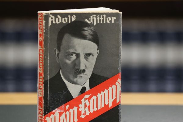I risultati di ricerca di Google definiscono il Mein Kampf una “vera opera d’arte”