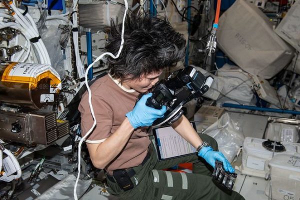 Stazione spaziale internazionale, perché è ‘troppo pulita’ e cosa c’entra con la salute degli astronauti