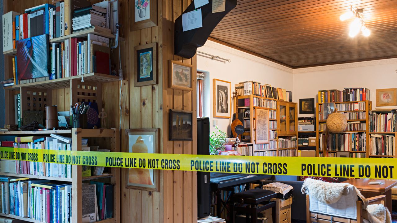 Daddy’s Little Toy, arrestata l’autrice del libro accusato di promuovere la pedofilia