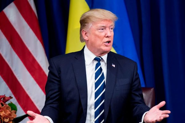 Donald Trump perseguirà gli attacchi alle concessionarie Tesla come atti di terrorismo