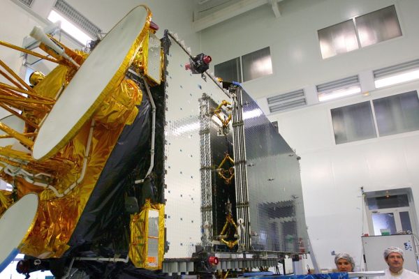 Eutelsat sfida Starlink. La corsa europea per sostituire Musk in Ucraina