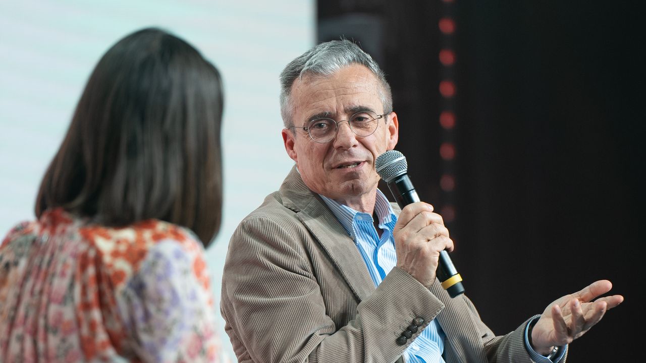 La Settimana Enigmistica, intervista al direttore Alessandro Bartezzaghi sul futuro e sull’intelligenza artificiale