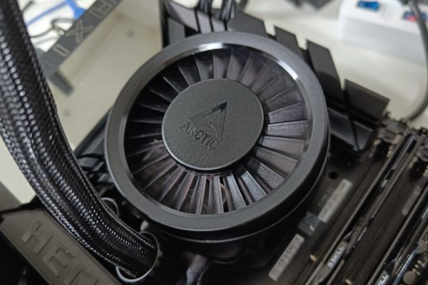 ARCTIC Liquid Freezer III Pro 360 al debutto: raffreddamento al top per le CPU Intel e AMD