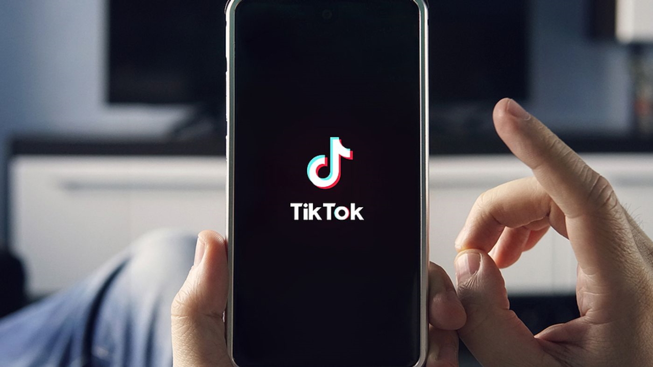 TikTok multata per 530 milioni di euro dall'UE: trasferimenti illegali di dati degli utenti verso la Cina