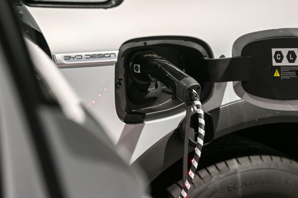 Byd, la ricarica ultraveloce è l’ultima sfida a Tesla