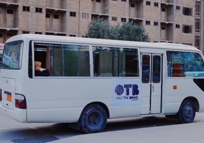 Brave Business in a Bus, in Afghanistan c’è un incubatore per imprenditrici che si muove a bordo di un bus