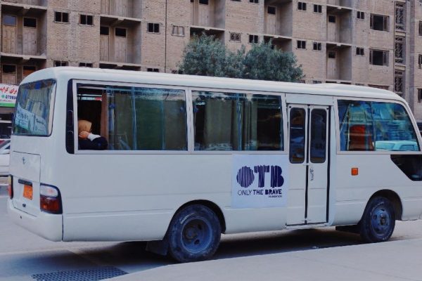Brave Business in a Bus, in Afghanistan c’è un incubatore per imprenditrici che si muove a bordo di un bus
