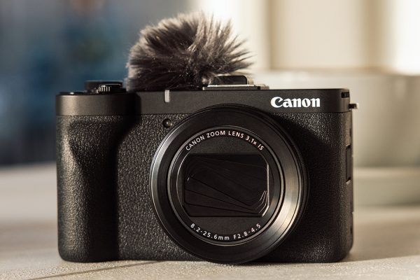 Canon PowerShot V1: è compatta, ma il sensore è più grande del passato