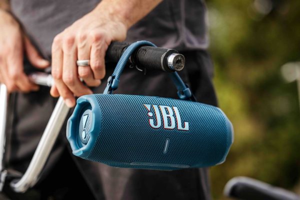 Jbl svela i nuovi speaker Flip 7 e Charge 6, stilosi, resistenti e con l’audio gestito dall’AI
