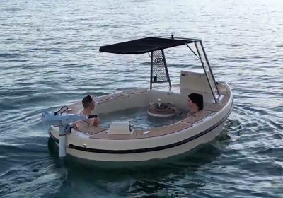 Cosa c'è di meglio di una barca elettrica? La Spacruzzi con idromassaggio incorporato