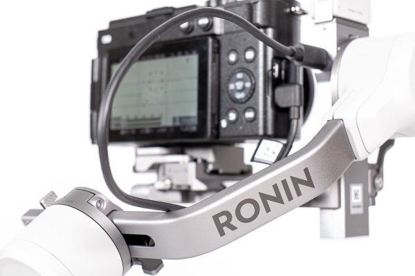 DJI RS 4 Mini: il tracking con qualunque fotocamera cambia tutto!