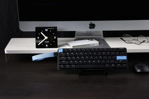 Epomaker presenta la sua prima tastiera in fibra di carbonio: è una 60% ideale per l'eSport