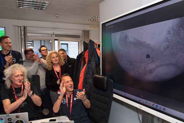 Missione Hera dell’Esa, le immagini del sorvolo di Marte e della luna Deimos