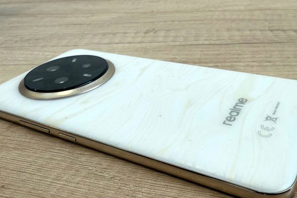 Recensione Realme 14 Pro+ 5G, lo smartphone che cambia colore