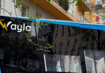 Wayla, cosa sono gli strani veicoli futuristici che girano per Milano
