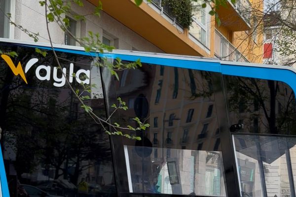 Wayla, cosa sono gli strani veicoli futuristici che girano per Milano