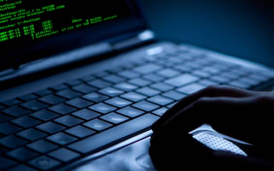 Attacco hacker filorussi a siti settori trasporti e banche